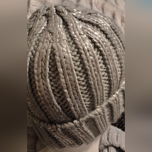 H&M Divided NWOT OSFM Silver metallic beanie - Picture 5 of 7